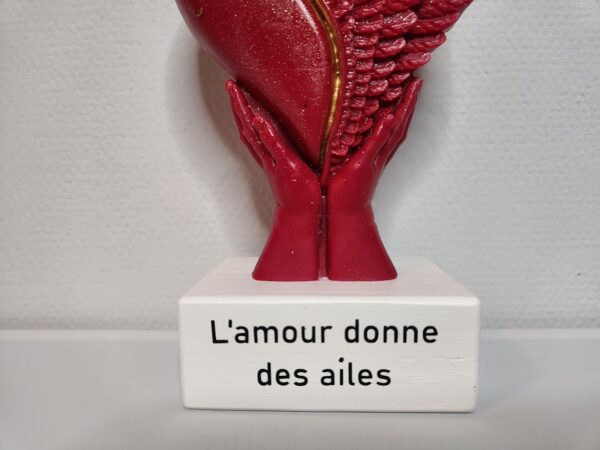 socle en bois personnalisé L'amour donne des ailes